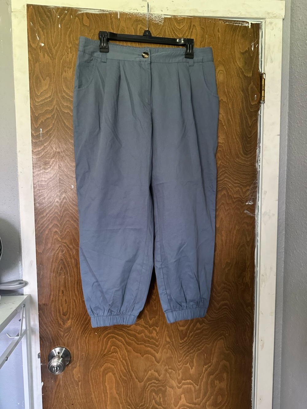 HALARA Slate Blue Cropped Jogger Pants
